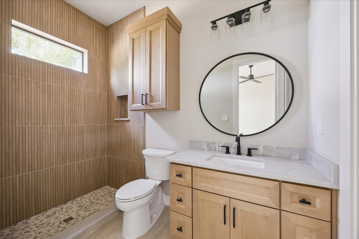 1 Windmill Ridge Brenham, TX 77833 - Photo 20 of 29 Ensuite bath for guest bedroom