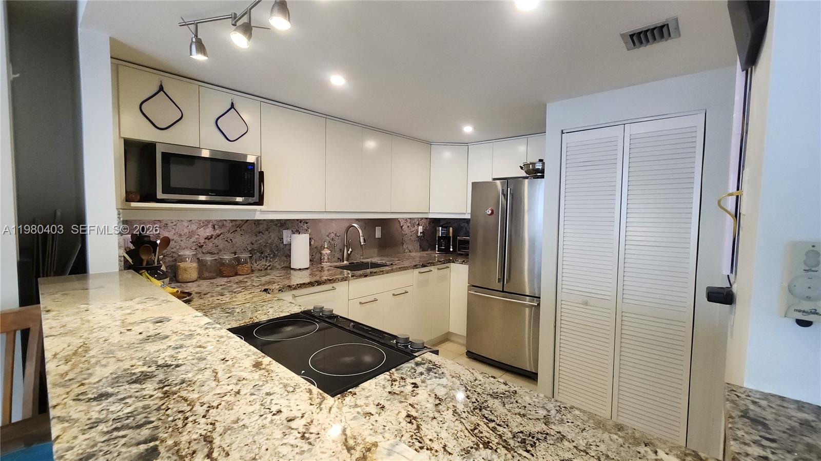 1901 Brickell Avenue, Unit B1407 Miami, FL 33129 - Photo 13 of 37