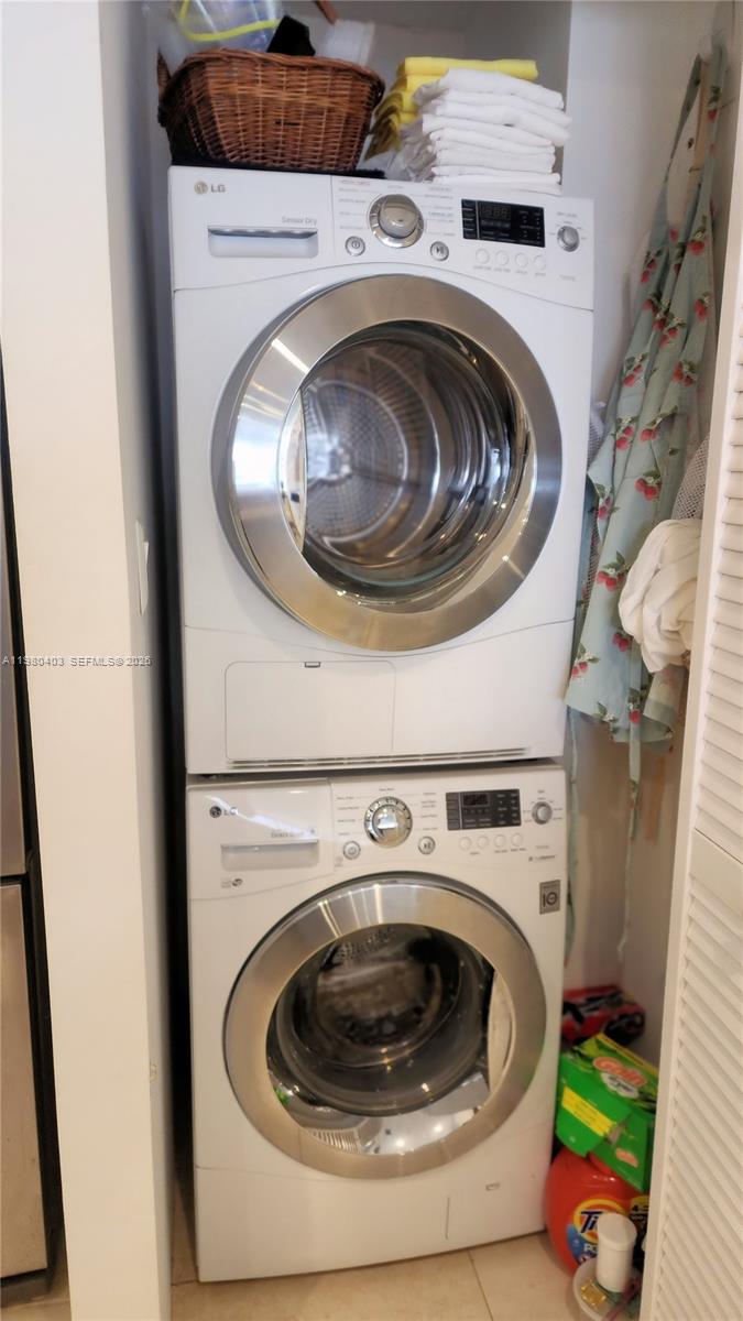 1901 Brickell Avenue, Unit B1407 Miami, FL 33129 - Photo 17 of 37