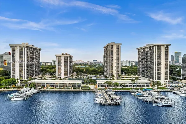 $499,000 | 1901 Brickell Avenue, Unit B1407, Miami, FL 33129