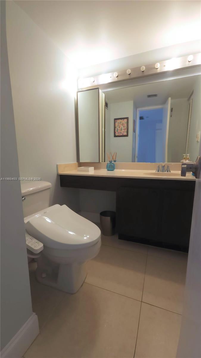 1901 Brickell Avenue, Unit B1407 Miami, FL 33129 - Photo 10 of 37 Half bathroom @ foyer
