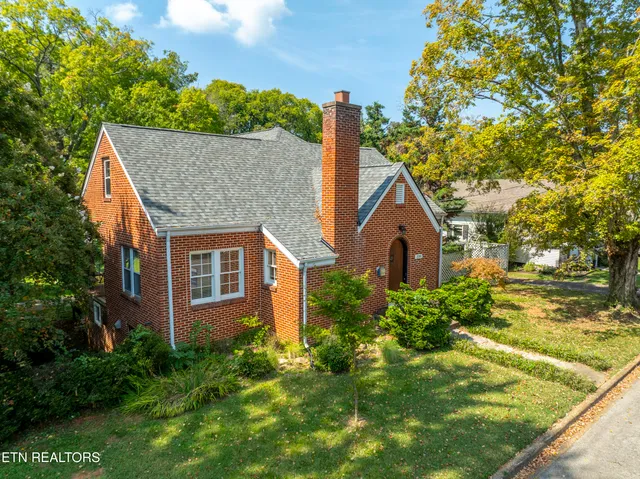 $587,000 | 239 South Magnolia Street, Maryville, TN 37803