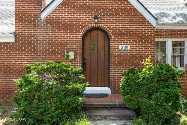 $587,000 | 239 South Magnolia Street, Maryville, TN 37803