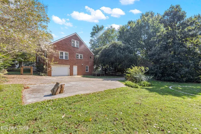 $587,000 | 239 South Magnolia Street, Maryville, TN 37803