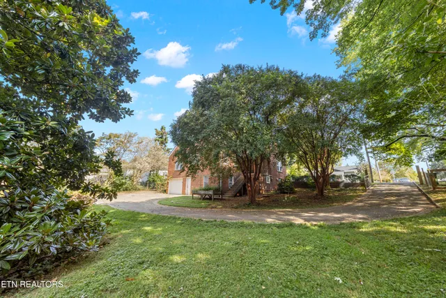 $587,000 | 239 South Magnolia Street, Maryville, TN 37803