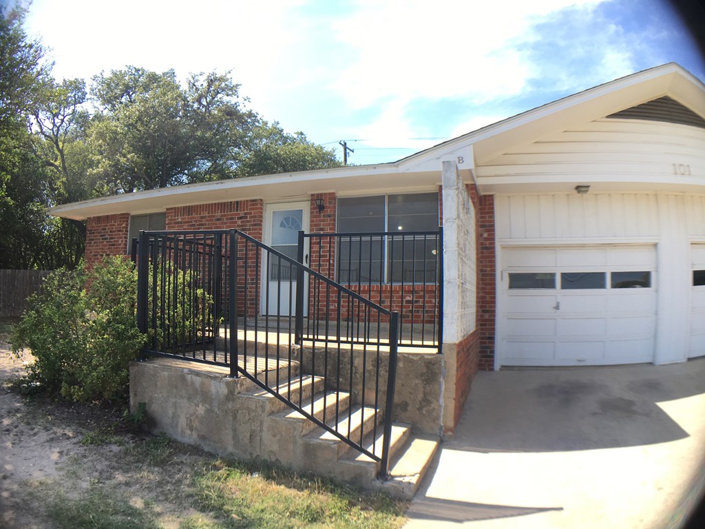101 B Ranchero Road Kerrville, TX 78028 - Photo 3 of 19 Gallery Image 3