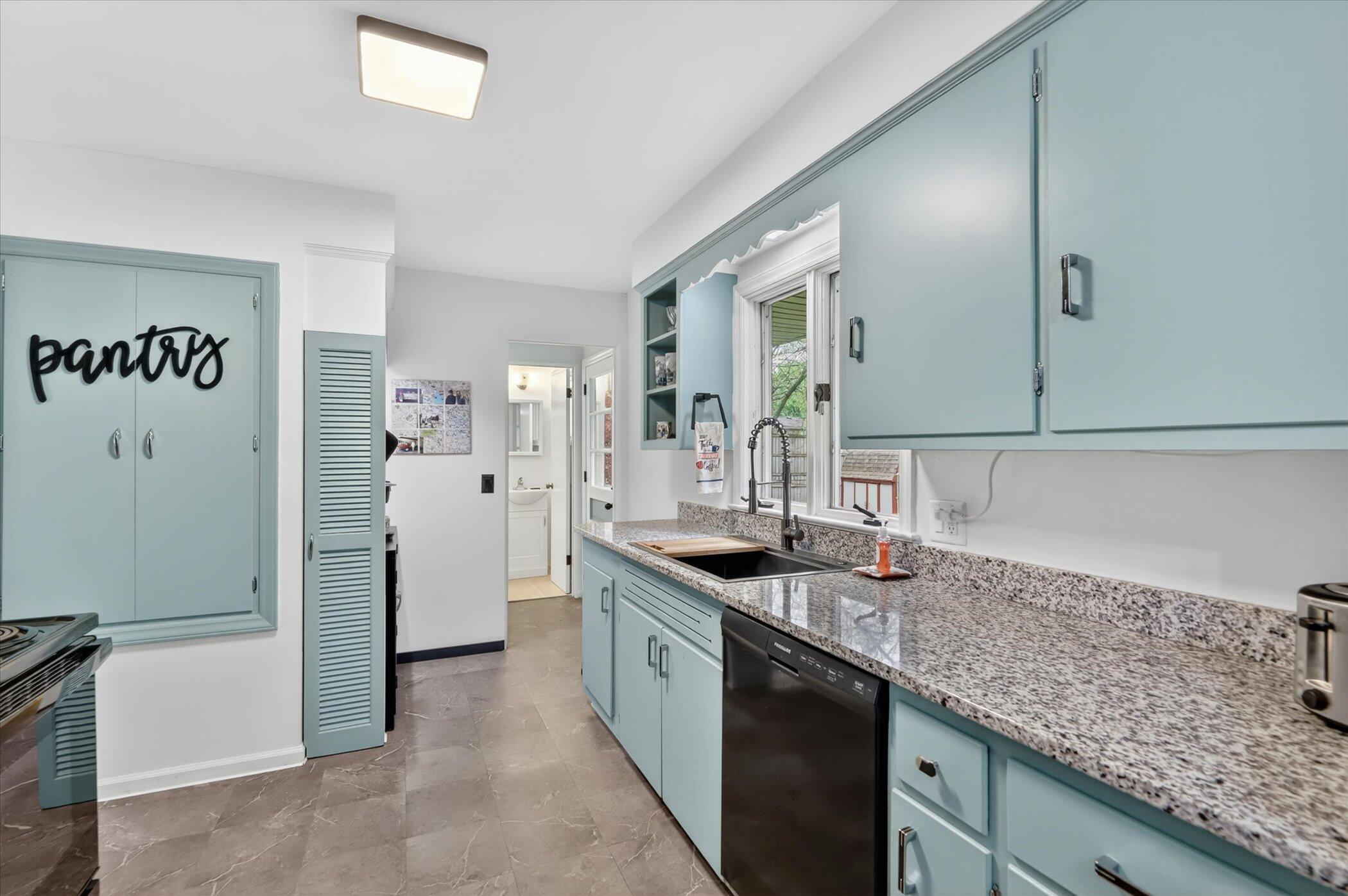 814 North Drake Road Kalamazoo, MI 49006 - Photo 12 of 45 Kitchen sink wall