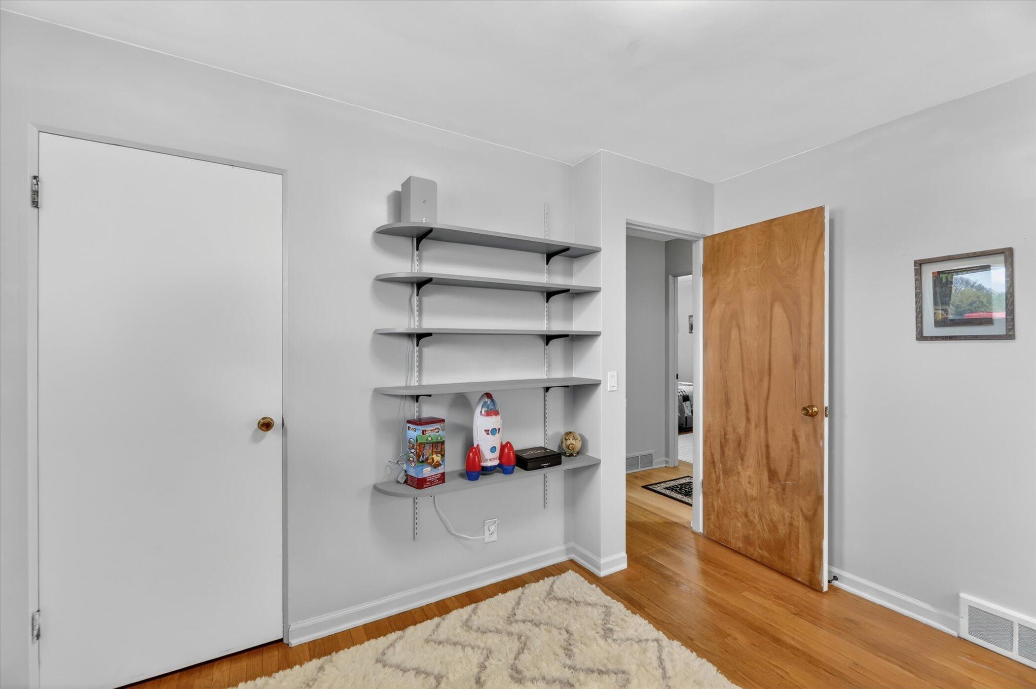 814 North Drake Road Kalamazoo, MI 49006 - Photo 18 of 45 Bed 2