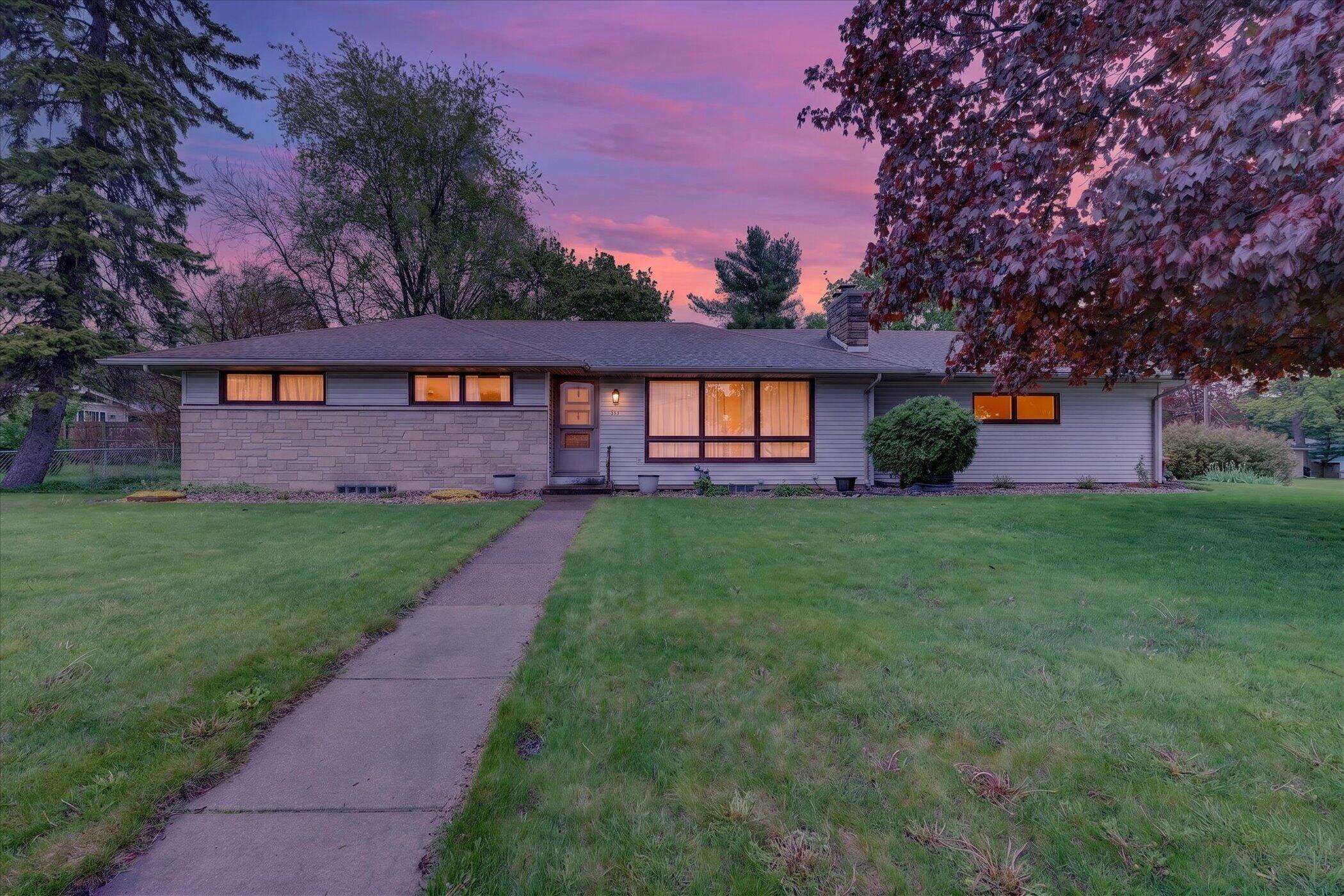 814 North Drake Road Kalamazoo, MI 49006 - Photo 2 of 45 Front Dusk