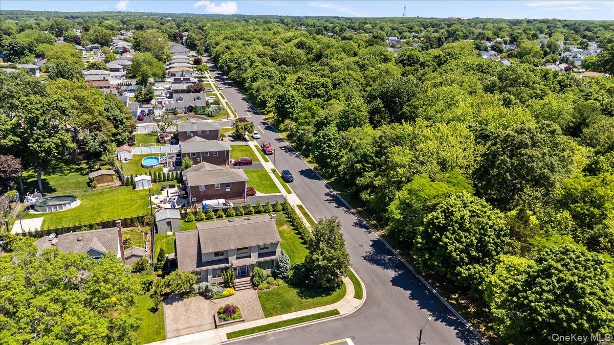 37 Sylvia Road Plainview, NY 11803 - Photo 40 of 44