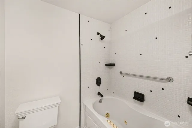 $4,000 | 2658 35th Avenue West, Seattle, WA 98199