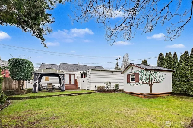 $4,000 | 2658 35th Avenue West, Seattle, WA 98199