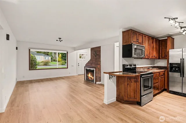 $4,000 | 2658 35th Avenue West, Seattle, WA 98199