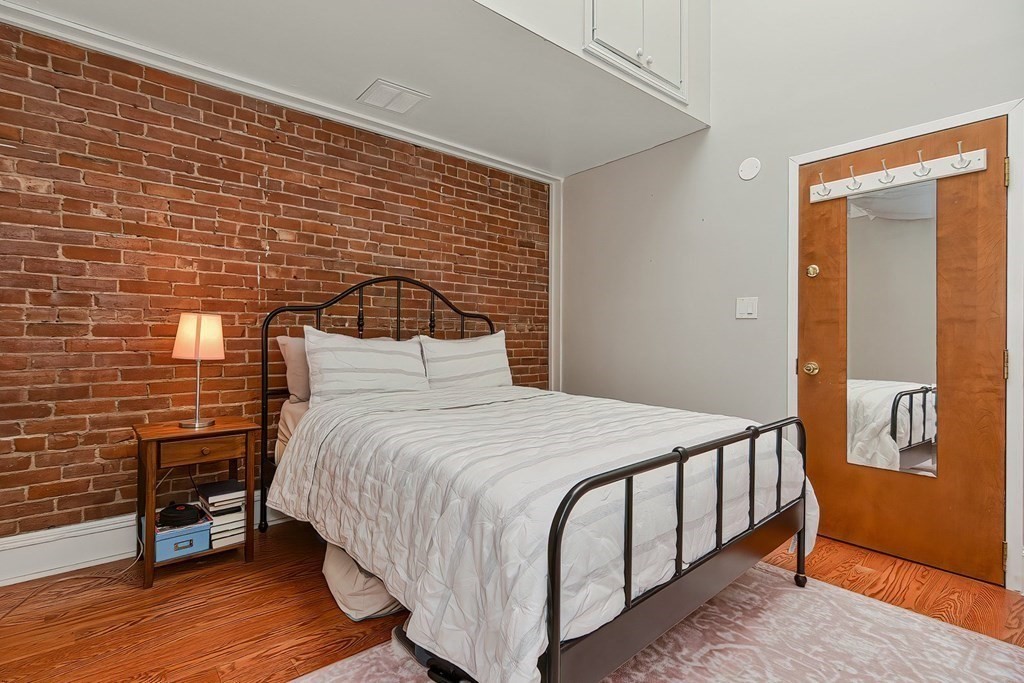 33 Bay State Road, Unit 5 Boston, MA 02215 - Photo 11 of 24 Gallery Image 11