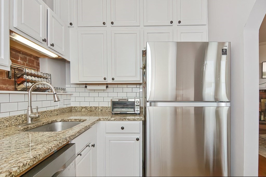 33 Bay State Road, Unit 5 Boston, MA 02215 - Photo 8 of 24 Gallery Image 8