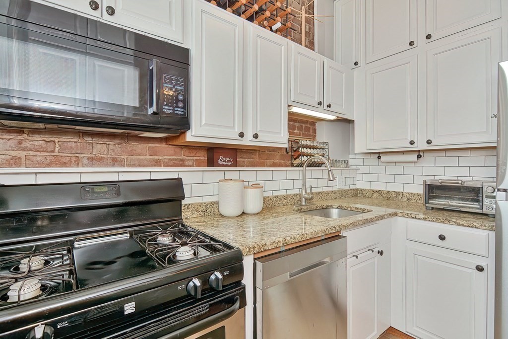 33 Bay State Road, Unit 5 Boston, MA 02215 - Photo 9 of 24 Gallery Image 9