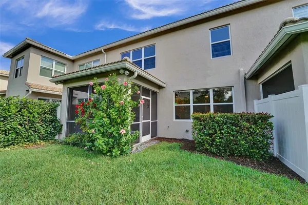 $3,950 | 4764 Eucalyptus Drive, Hollywood, FL 33021