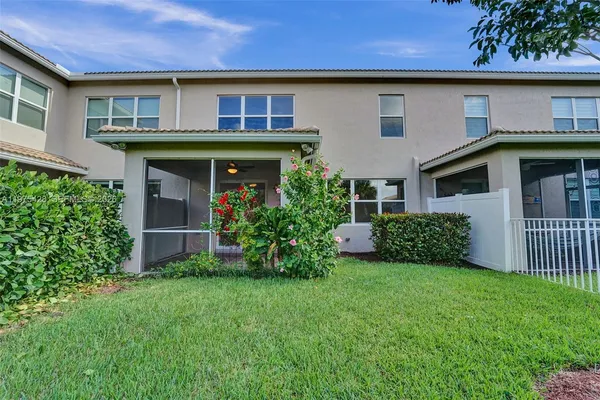 $3,950 | 4764 Eucalyptus Drive, Hollywood, FL 33021
