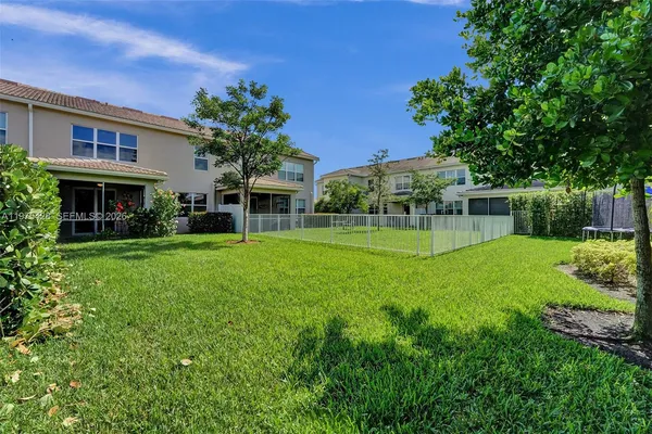 $3,950 | 4764 Eucalyptus Drive, Hollywood, FL 33021