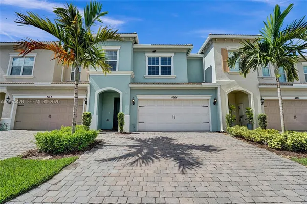 $3,950 | 4764 Eucalyptus Drive, Hollywood, FL 33021