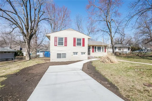 $1,755 | 200 Westside Drive, Belton, MO 64012