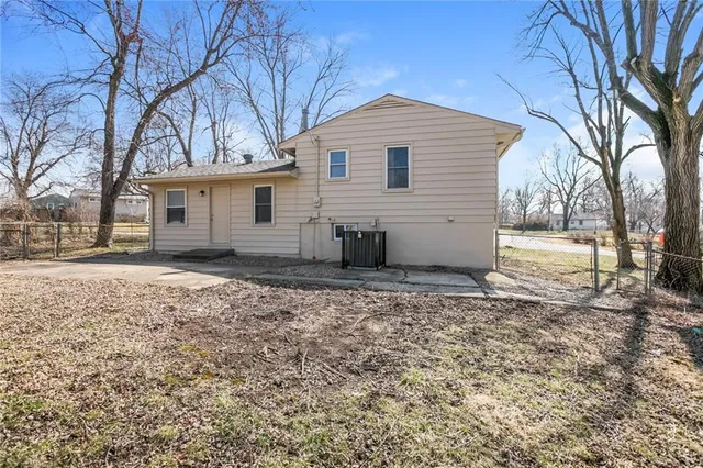 $1,755 | 200 Westside Drive, Belton, MO 64012
