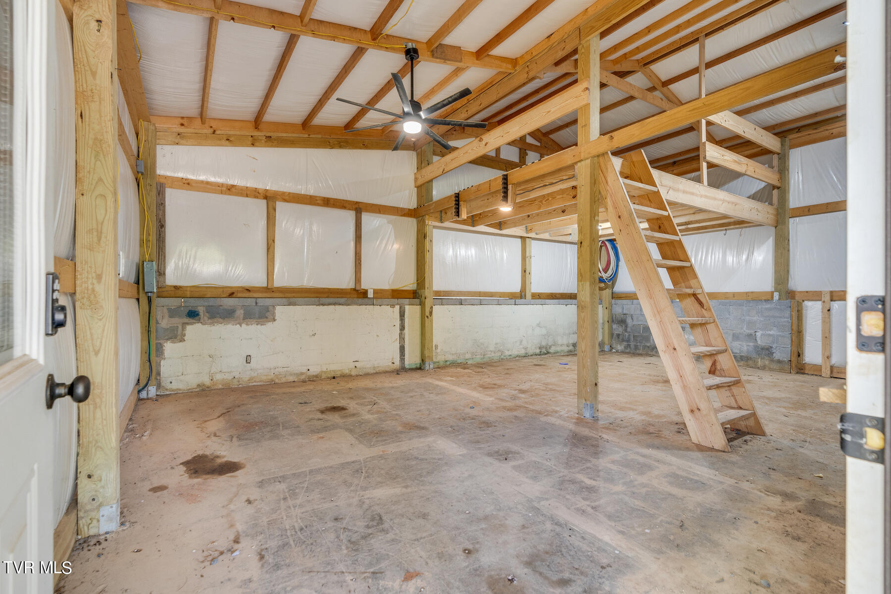 341 Haw Ridge Road Piney Flats, TN 37686 - Photo 11 of 29 033