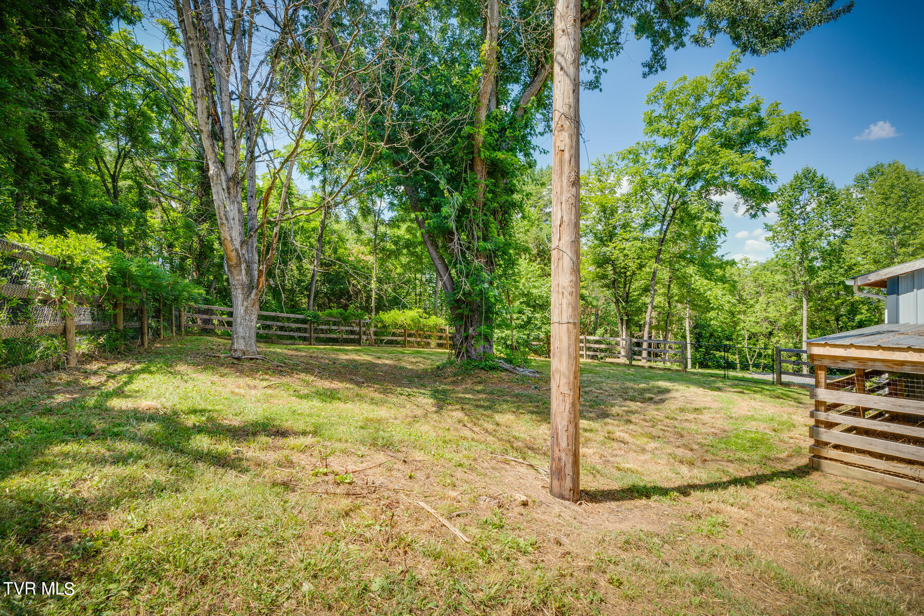 341 Haw Ridge Road Piney Flats, TN 37686 - Photo 13 of 29 043