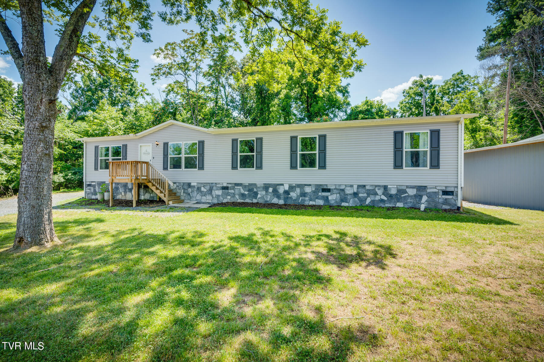 341 Haw Ridge Road Piney Flats, TN 37686 - Photo 7 of 29 001