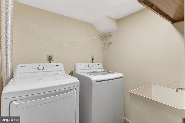 $3,250 | 4021 Lake Glen Road, Fairfax, VA 22033