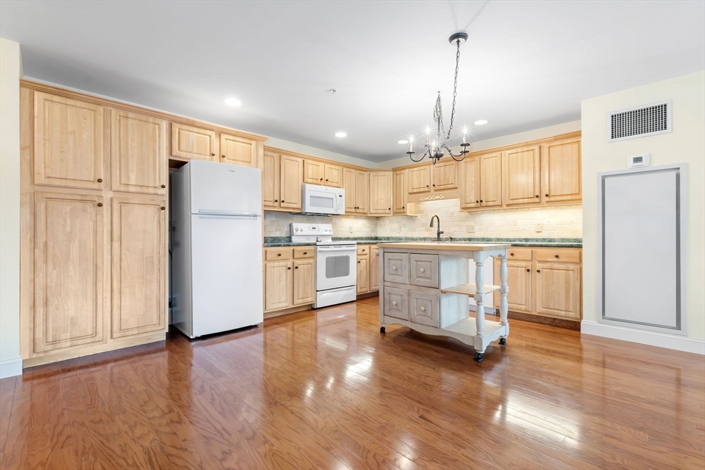 135 Beach Road, Unit 200 Salisbury, MA 01952 - Photo 3 of 34 Gallery Image 3