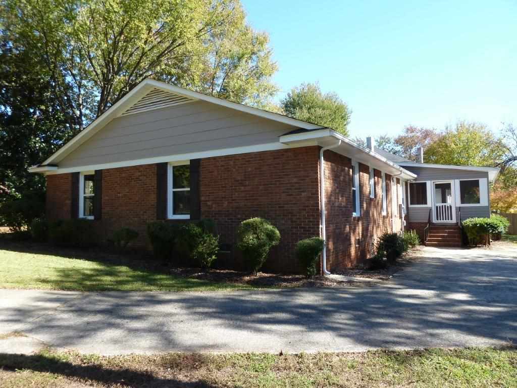 47 North Howard Street Inman, SC 29349 - Photo 3 of 25