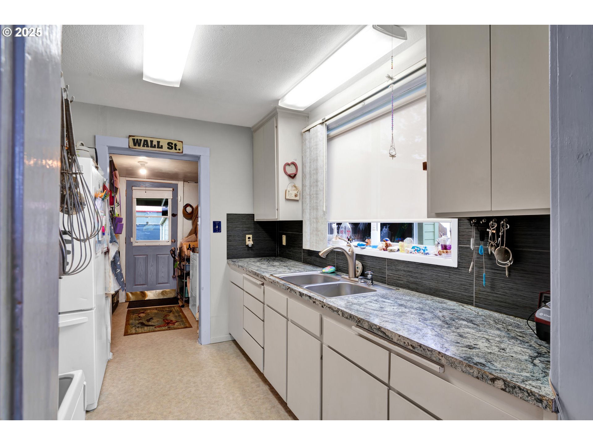 1925 17th Street Florence, OR 97439 - Photo 12 of 31 Kitchen