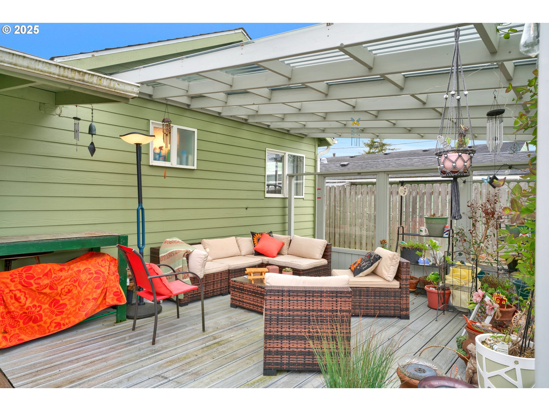 1925 17th Street Florence, OR 97439 - Photo 25 of 31 Patio