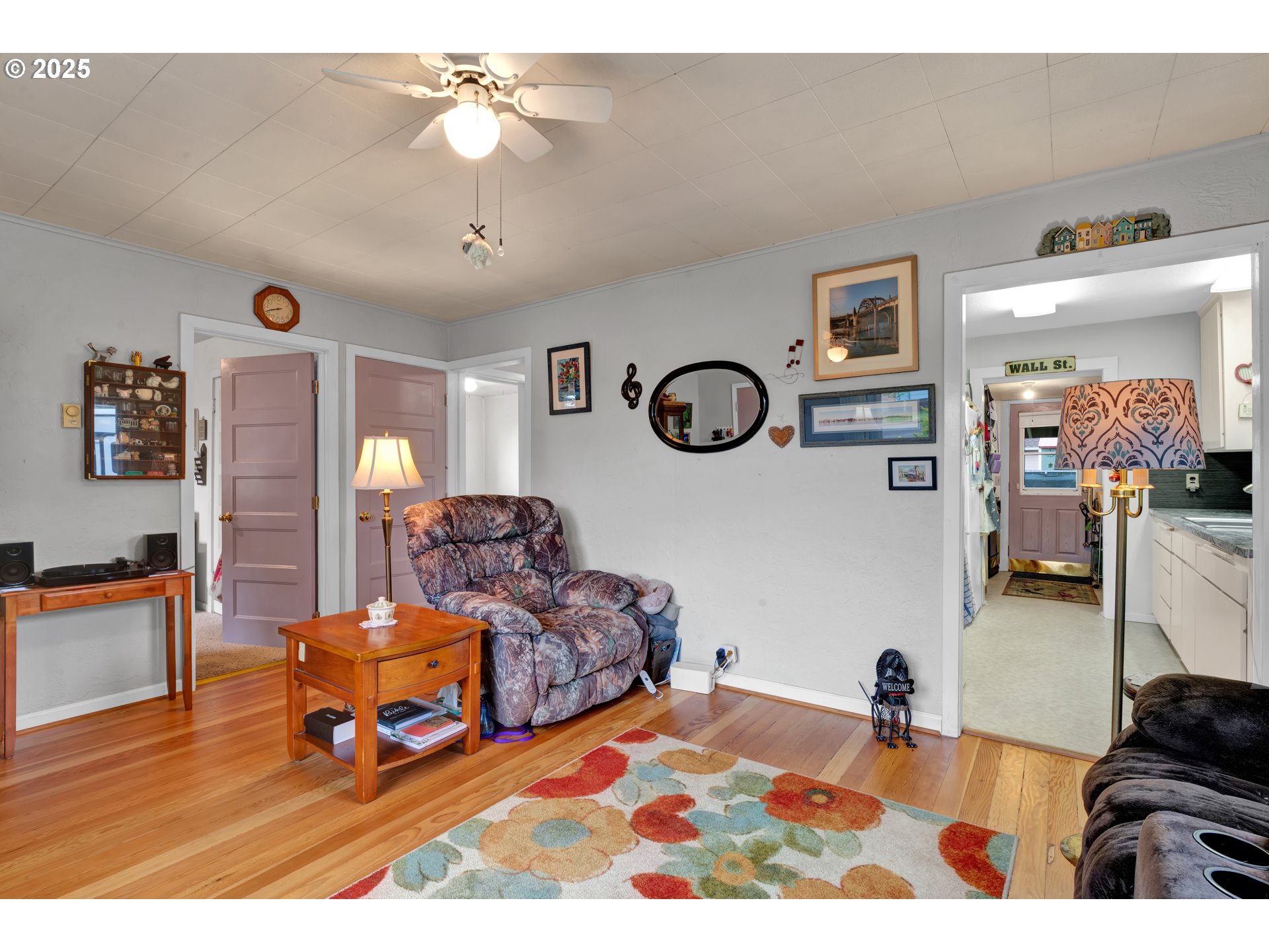 1925 17th Street Florence, OR 97439 - Photo 8 of 31 Living Room