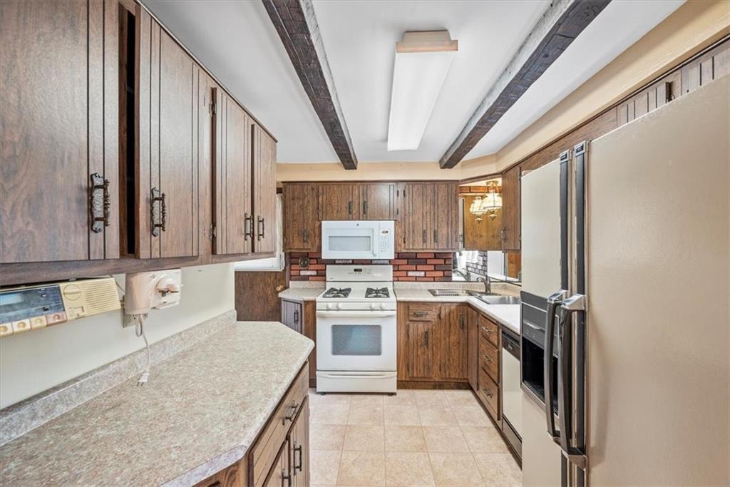 2101 Old Greentree Road Carnegie, PA 15106 - Photo 4 of 24 Gallery Image 4