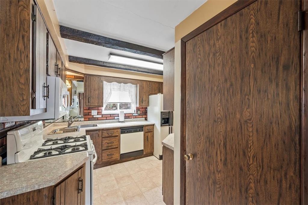 2101 Old Greentree Road Carnegie, PA 15106 - Photo 6 of 24 Gallery Image 6