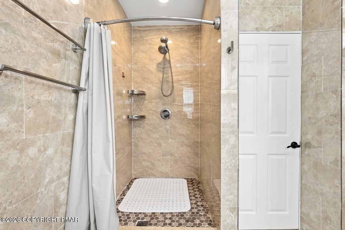 1007 Hampstead Road Bushkill, PA 18324 - Photo 65 of 96 Full Bathroom