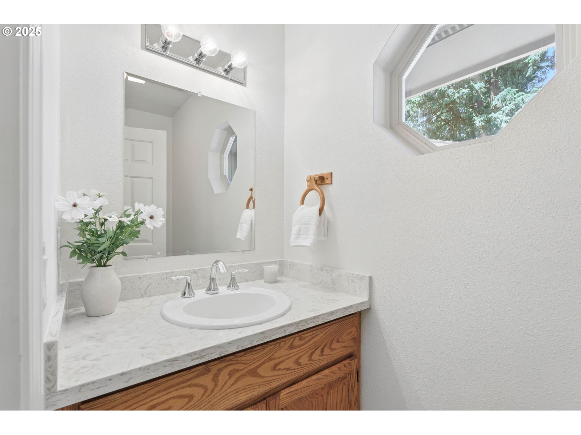 12028 Southwest Lesser Road Portland, OR 97219 - Photo 25 of 47 Gallery Image 25