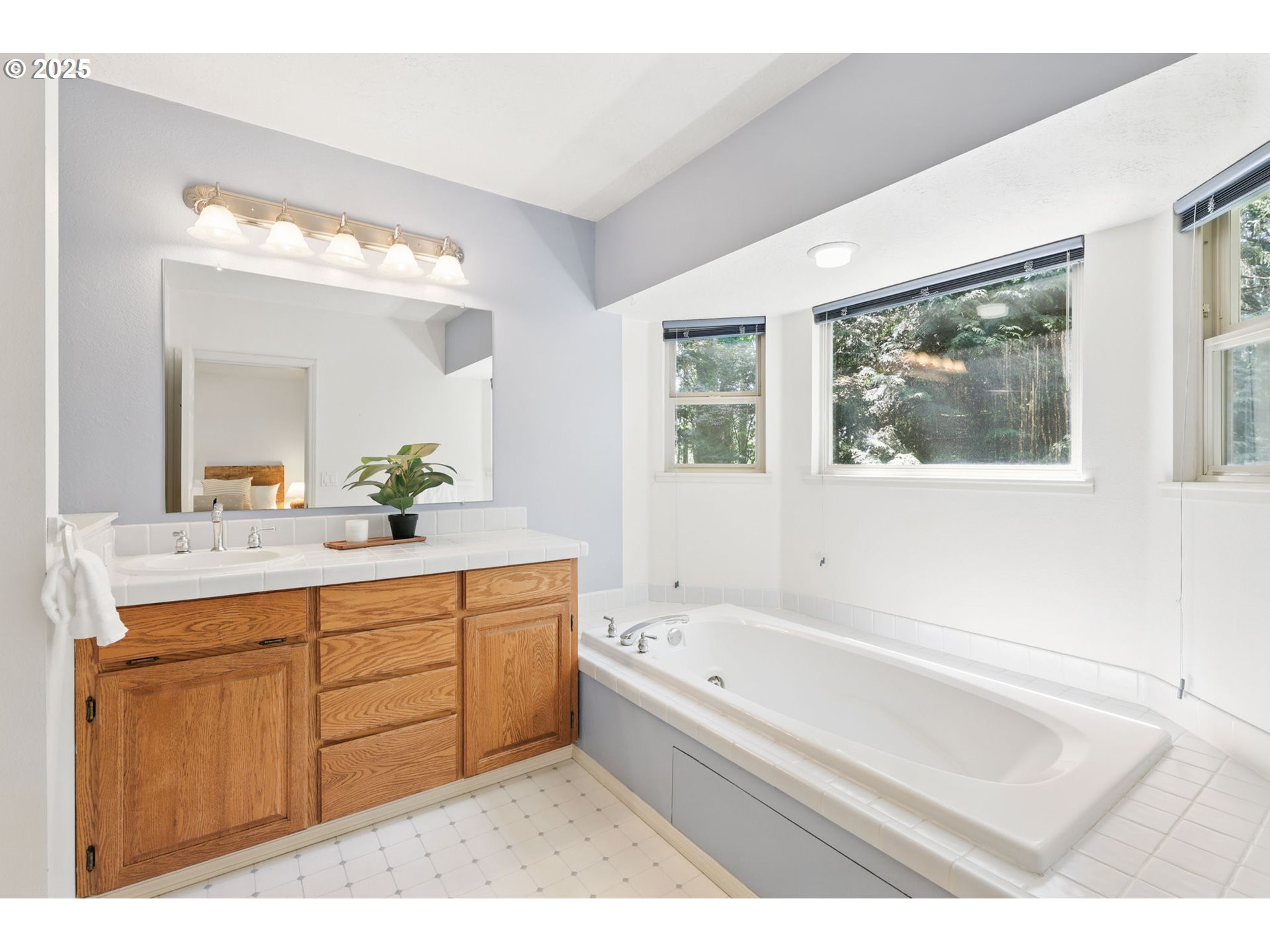 12028 Southwest Lesser Road Portland, OR 97219 - Photo 26 of 47 Gallery Image 26