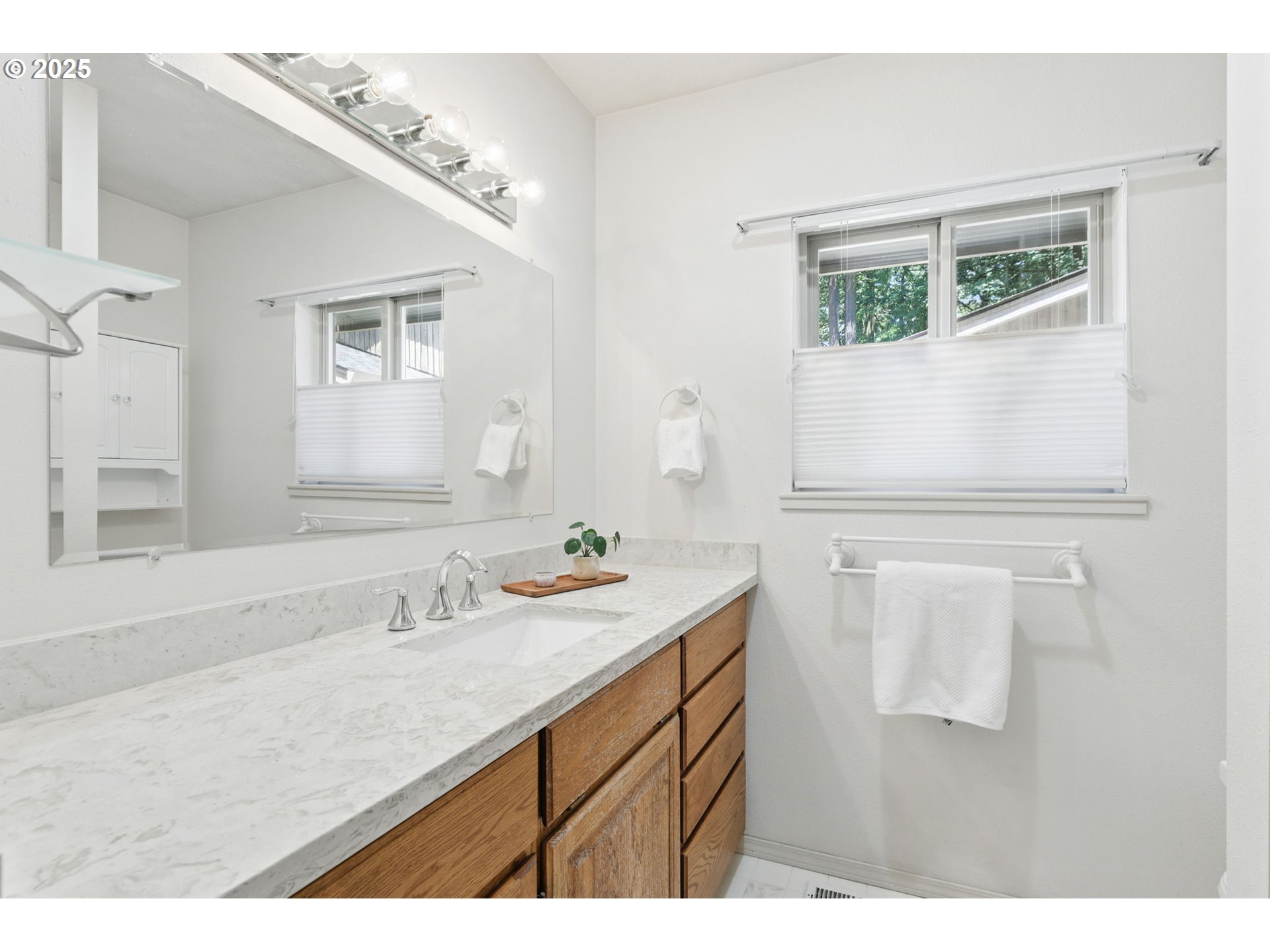 12028 Southwest Lesser Road Portland, OR 97219 - Photo 31 of 47 Gallery Image 31