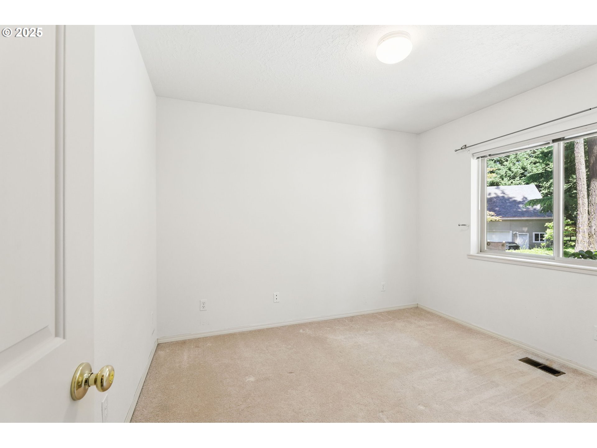 12028 Southwest Lesser Road Portland, OR 97219 - Photo 32 of 47 Gallery Image 32