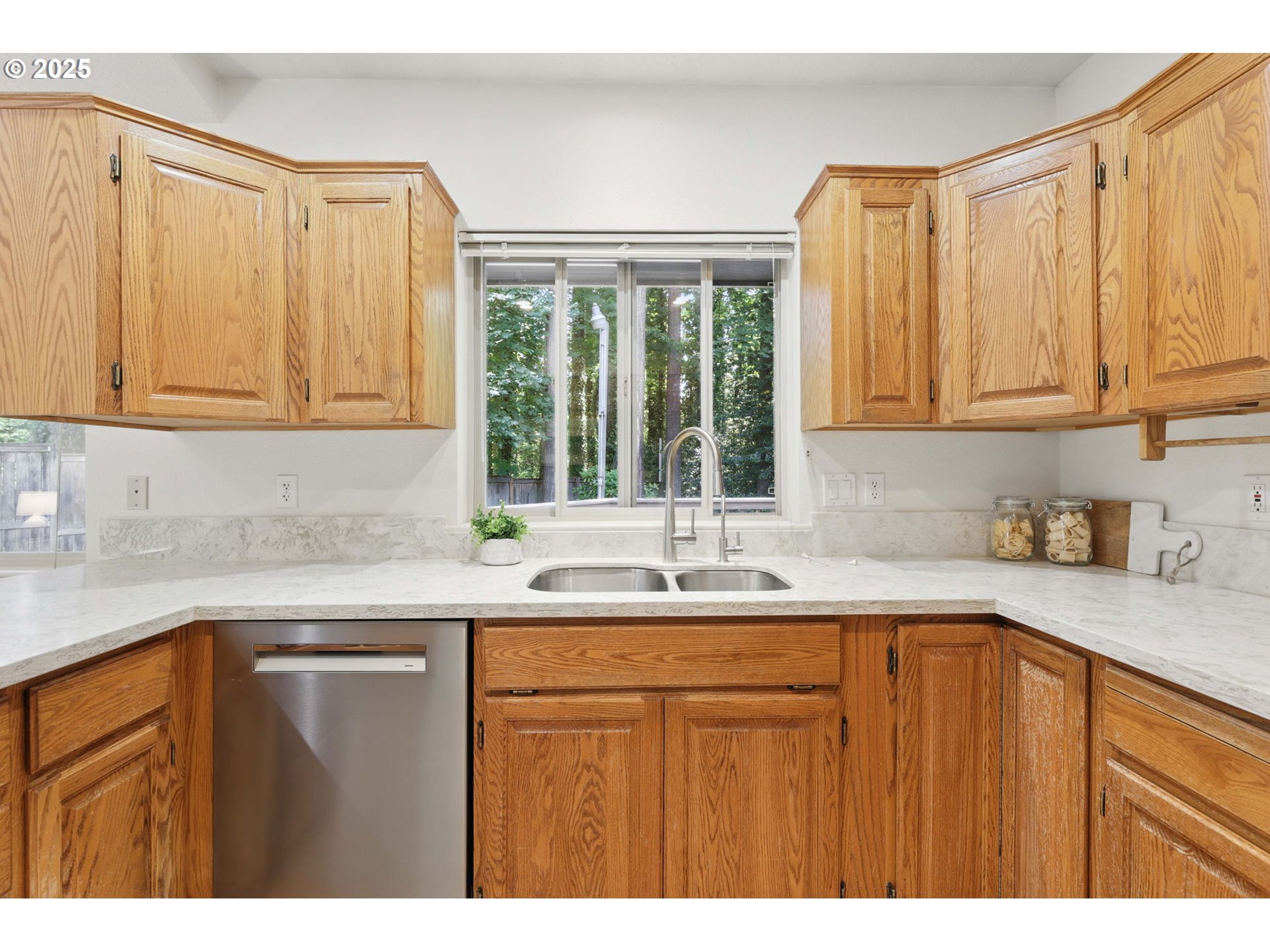 12028 Southwest Lesser Road Portland, OR 97219 - Photo 7 of 47 Gallery Image 7