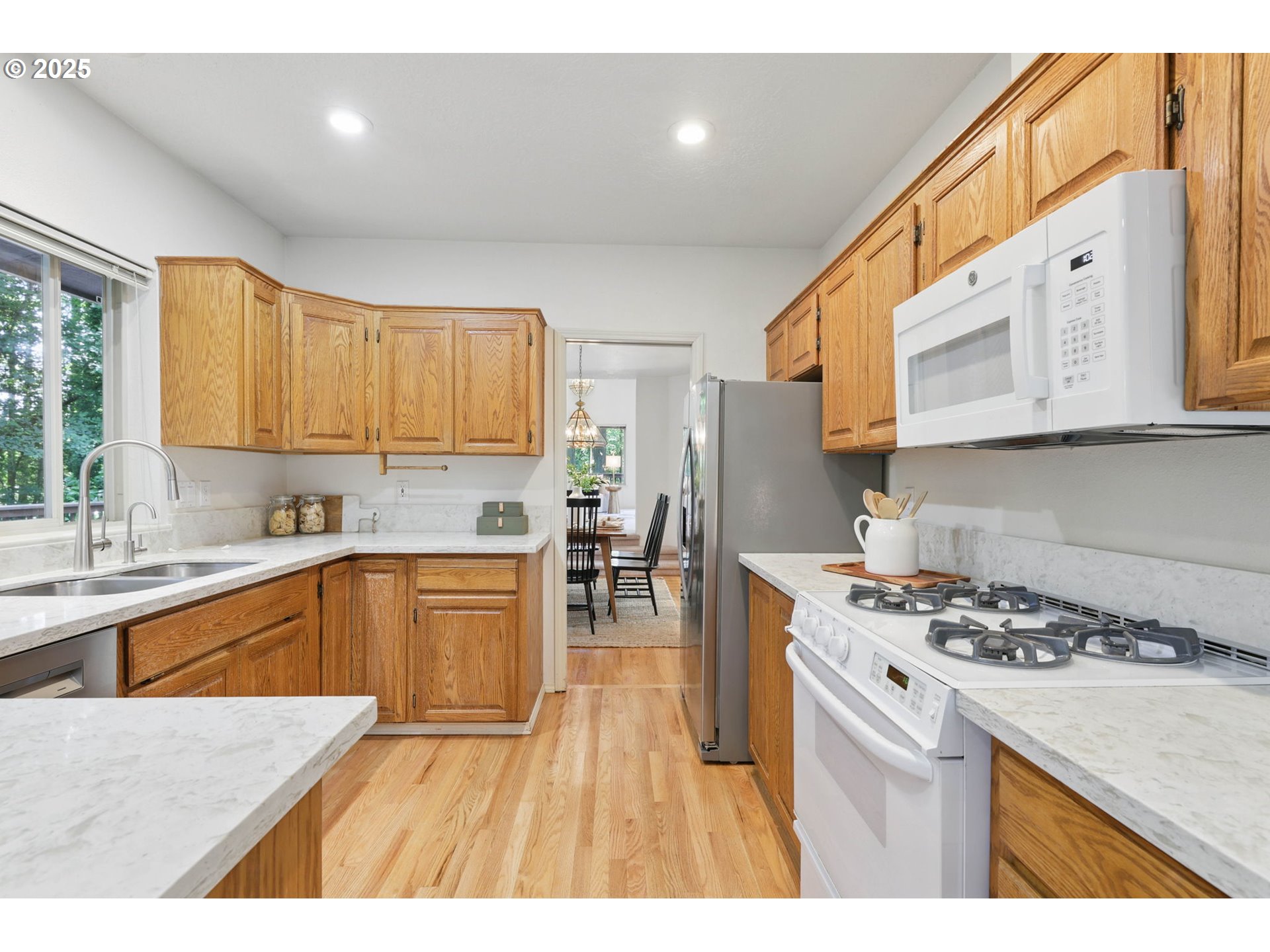 12028 Southwest Lesser Road Portland, OR 97219 - Photo 8 of 47 Gallery Image 8