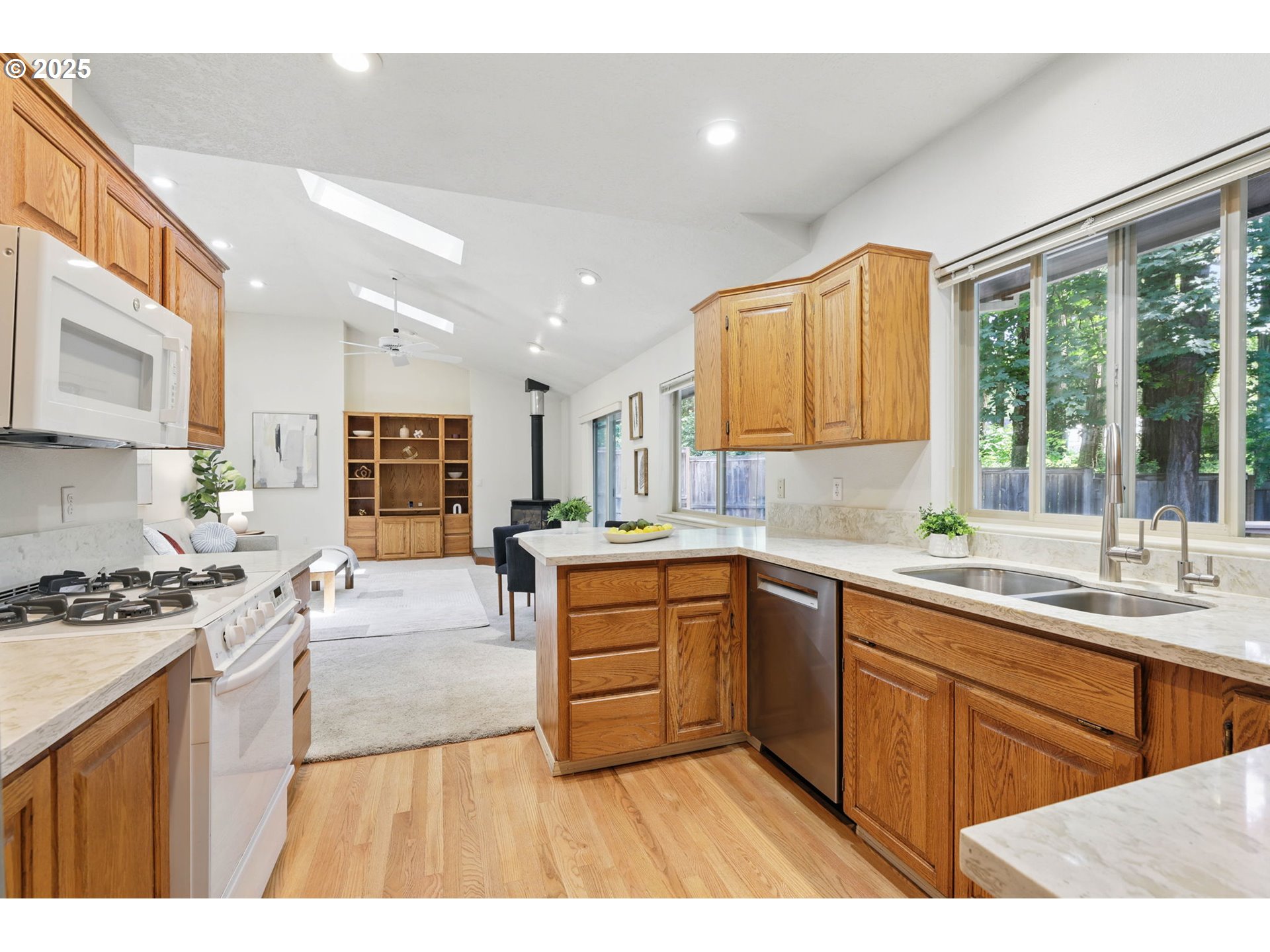 12028 Southwest Lesser Road Portland, OR 97219 - Photo 9 of 47 Gallery Image 9