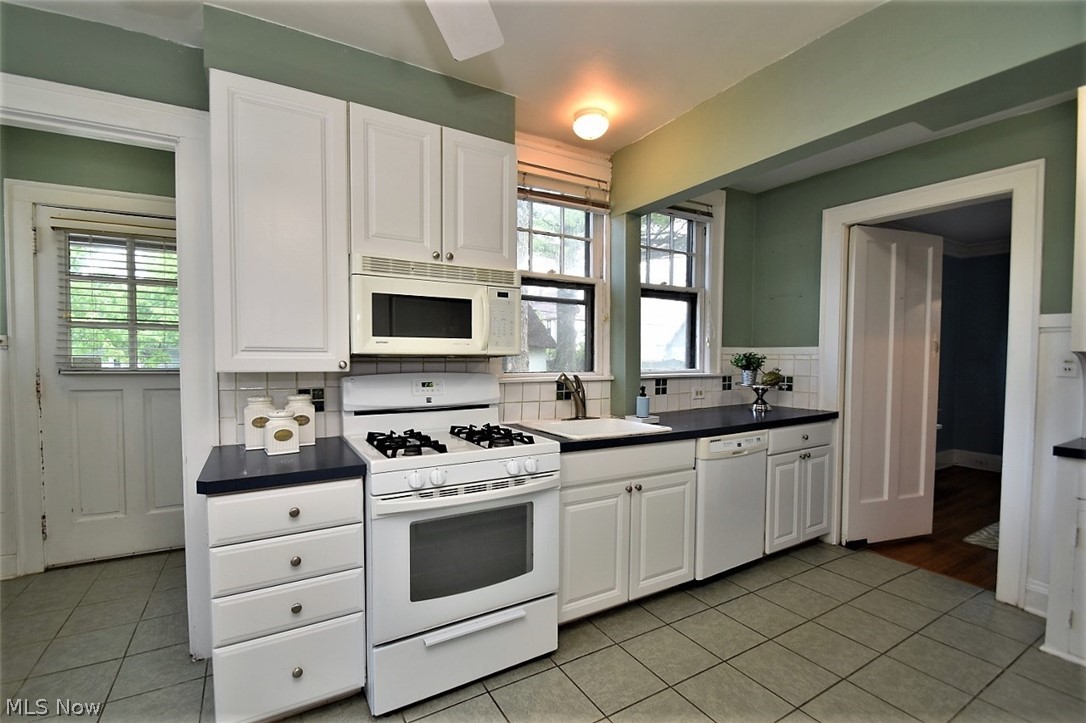 3099 Chadbourne Road Cleveland, OH 44120 - Photo 4 of 32