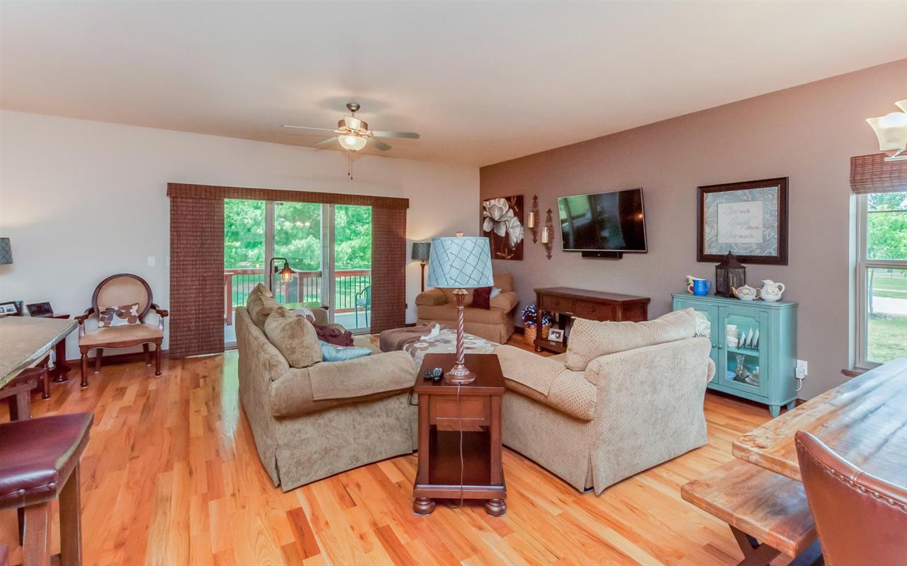 2911 Caspian Road Hiawatha, IA 52233 - Photo 10 of 21 Gallery Image 10