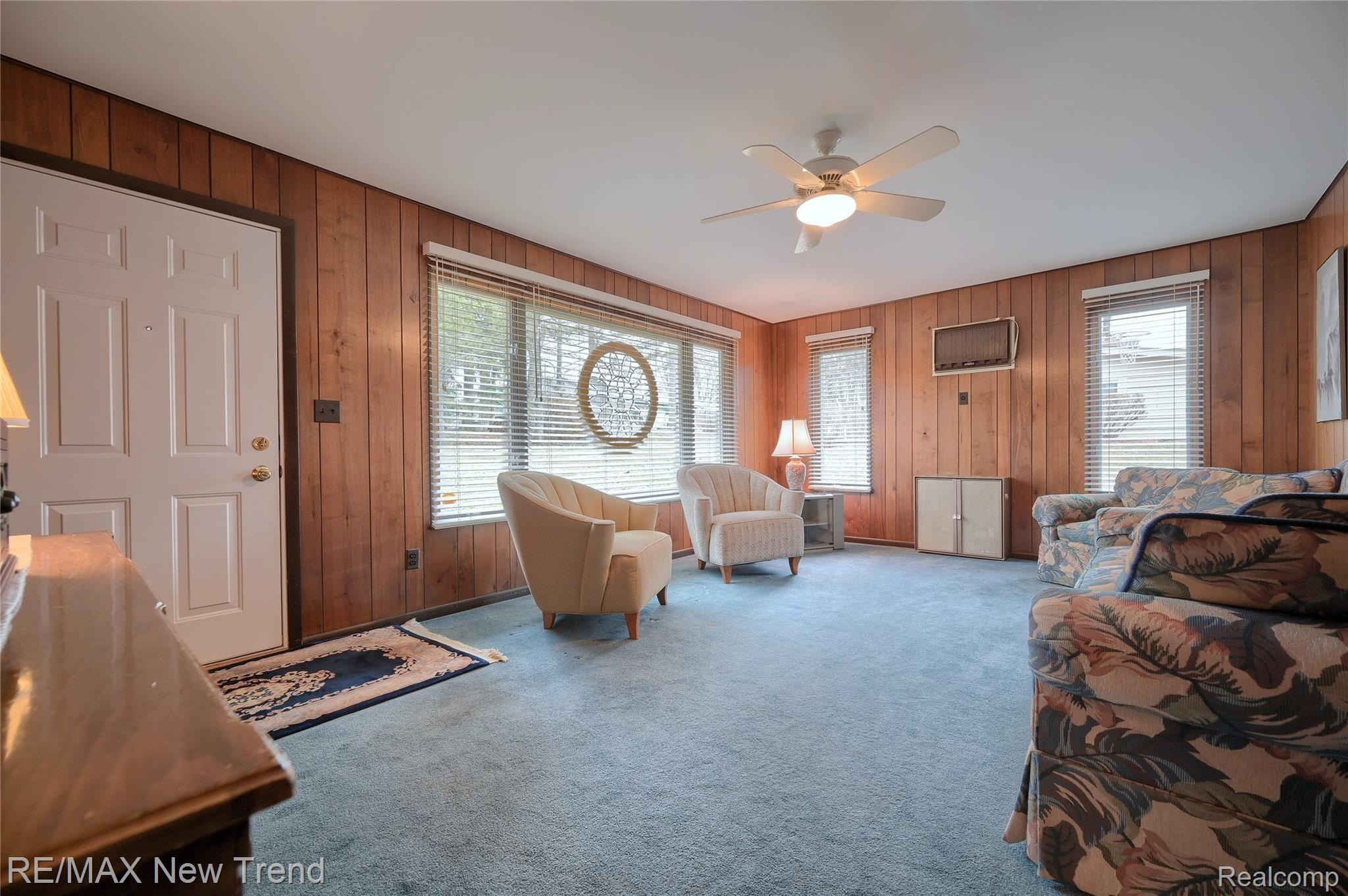 28153 Hawberry Road Farmington, MI 48331 - Photo 12 of 32 12-Family-Room.jpg