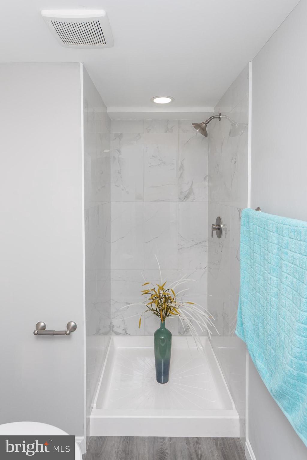 461 Doris Circle Aberdeen, MD 21001 - Photo 29 of 35 a bathroom with a tub