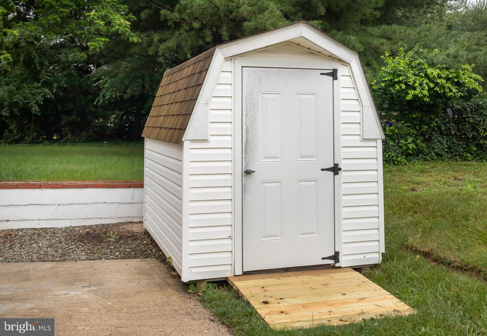 461 Doris Circle Aberdeen, MD 21001 - Photo 8 of 35 a view of a house with backyard and garden